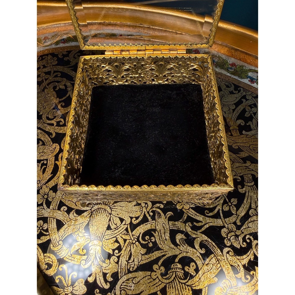 Vintage Gold Filigree Jewelry Casket with Glass Lid & Velvet Interior - Picture 13 of 17